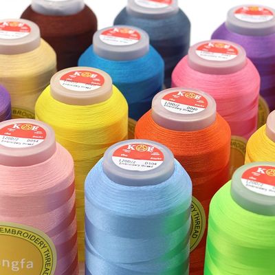Conique transparent 720 couleurs 120D/2 fil de broderie à la machine 4000y avec haute ténacité