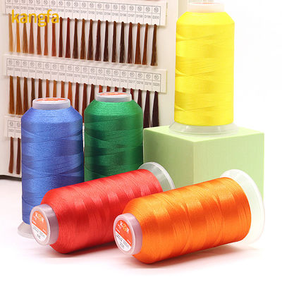 Fil de polyester 100% teinté 120D/2 pour une machine à broderie