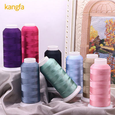 Faible rétrécissement 120D/2 Compte de fils 100% fil de polyester pour machine à broderie 4000 Yards