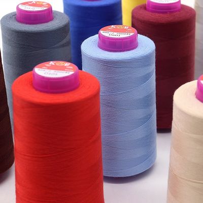 Faible MOQ 40/2 5000yds Fil de couture en polyester pour la couture à la machine avec 100% de polyester