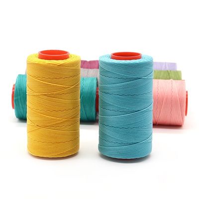 Des couleurs riches 210d Polyester fil ciré pour la couture du matériau de cône de cuir plastique