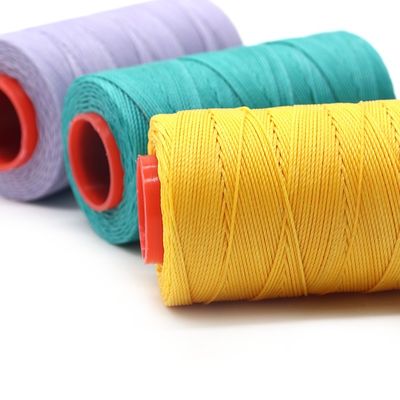 Des couleurs riches 210d Polyester fil ciré pour la couture du matériau de cône de cuir plastique
