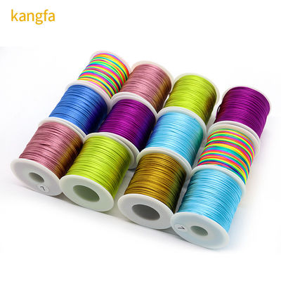 Bracelet en polyester 100% enveloppé en fil avec un design 2023 et une couleur unique ou une couleur arc-en-ciel