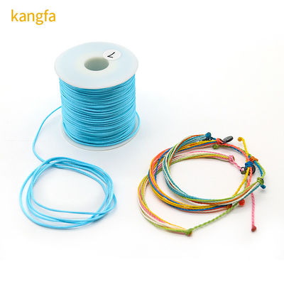 Bracelet en polyester 100% enveloppé en fil avec un design 2023 et une couleur unique ou une couleur arc-en-ciel
