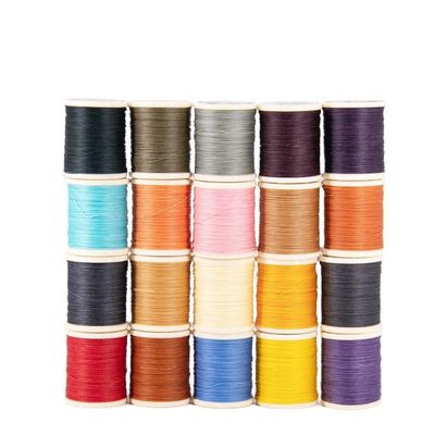 30g Un rouleau rond de fil de cire fait à la main en cuir de couture de 0,65 mm fil de polyester