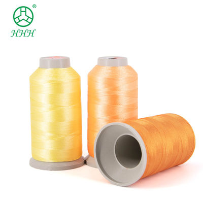 Fil de polyester Vietnam Broderie 120D 2 Haute résistance 40 bobines Accepté OEM / ODM Corne de fil coulé