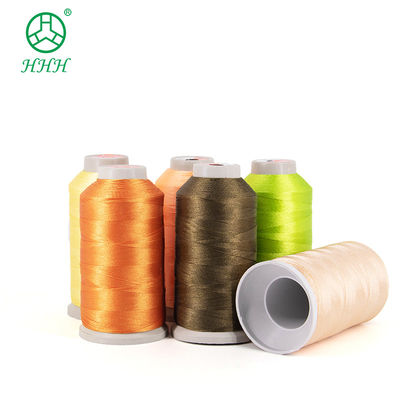 Fil de polyester Vietnam Broderie 120D 2 Haute résistance 40 bobines Accepté OEM / ODM Corne de fil coulé