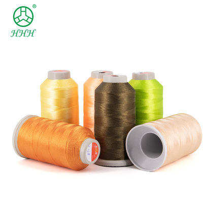 Fil de polyester Vietnam Broderie 120D 2 Haute résistance 40 bobines Accepté OEM / ODM Corne de fil coulé