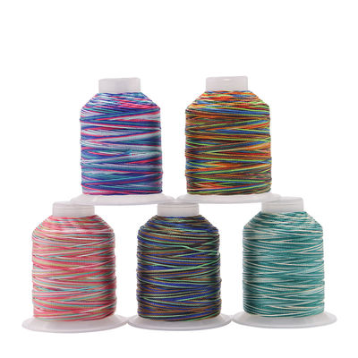 Matériau de cône en plastique à arc-en-ciel multicolore à haute ténacité Polyester bobine de fil de couture