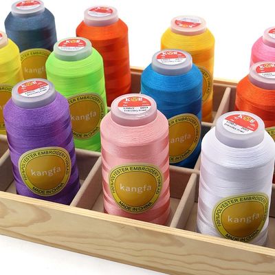 700 couleurs vives pour 120D/2 fil de broderie en polyester sur des matériaux durs et épais