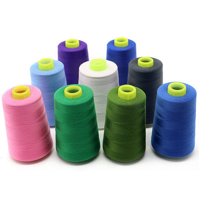 Faible MOQ 40/2 5000yds teinté Spun 100% fil de couture en polyester pour le tricot à la main Durable