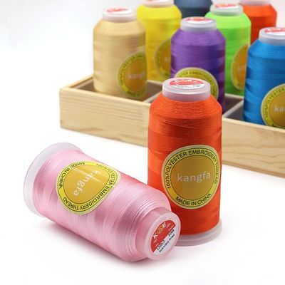 Fil de broderie en polyester de 4000 y 120d/2 pour la fabrication de broderie à la machine