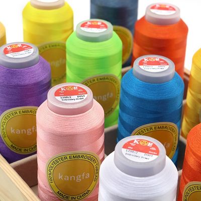 Fil de broderie en polyester de 4000 y 120d/2 pour la fabrication de broderie à la machine