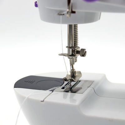 UFR-202 Mini machine à coudre pratique Portable et convivial avec fonctionnement manuel