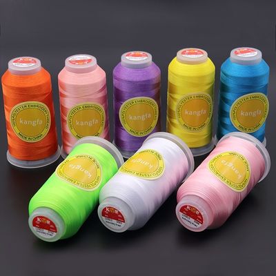 Machine à broderie 4000Y fils 100% polyester 120d/2 pour broderie à faible rétrécissement
