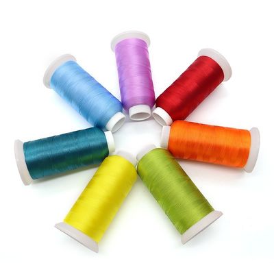 Fil de broderie de couture 100% polyester pour les besoins du client