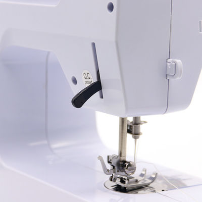 Utilisation de la machine à coudre automatique pour ménage UFR-737 avec lit plat
