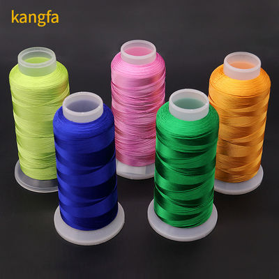 Fil de broderie en polyester 100% 4000y pour machine à broderie 120d/2 en couleurs vives