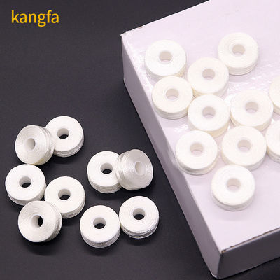 75d/2 Fil de broderie en polyester teint pré-enroulé Bobines latérales en plastique pour la broderie