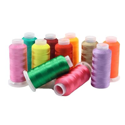 Fil de broderie en polyester de haute ténacité 120D/2 5000Y pour une machine de broderie supérieure
