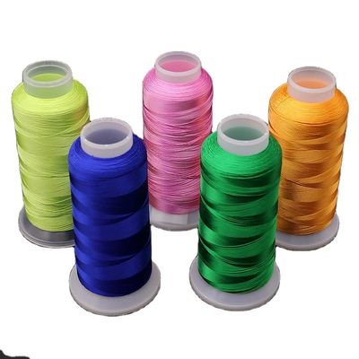 4000m Fil de broderie en polyester informatique en différentes couleurs pour la machine de broderie