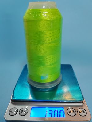 4000m Fil de broderie en polyester informatique en différentes couleurs pour la machine de broderie