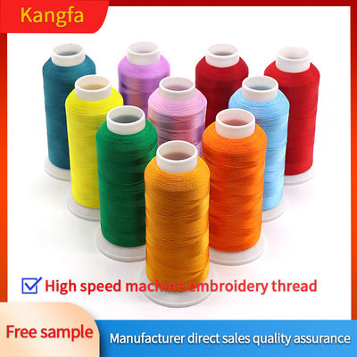 Longueur/cône 4000y 720colors 100% polyester 120d 2 fil de broderie de machine à vêtements