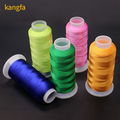 100g de fil de broderie Kangfa 4000y 100% polyester marchandisé 150d Fil de couture fabriqué