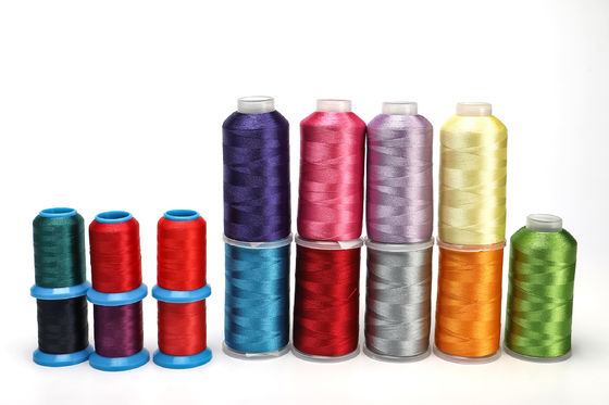 Fil de broderie à rayon de viscose à haute ténacité 120d/2 à 100% pour les besoins de la machine de broderie