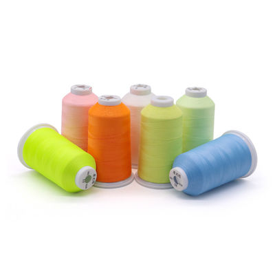 27 couleurs Polyester 150D/2 Fil lumineux pour le fil de broderie réfléchissant de couture Jean