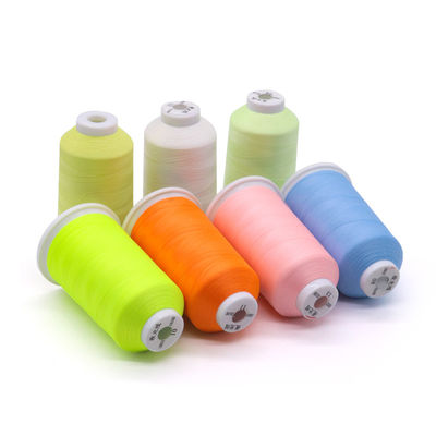 27 couleurs Polyester 150D/2 Fil lumineux pour le fil de broderie réfléchissant de couture Jean