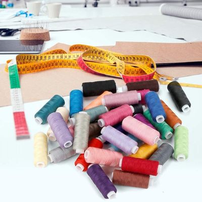 60 couleurs fil de couture en polyester arc-en-ciel pour bricolage
