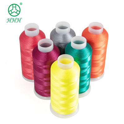 Acceptation OEM ODM Fil de broderie en rayon viscose 120D/2 avec cône en plastique