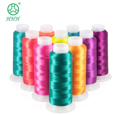 Fabrication à partir de fibres texturées de polyester